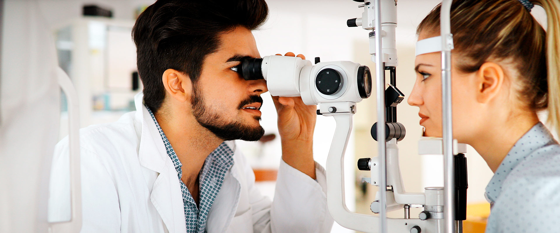 What is slit lamp in ophthalmology?