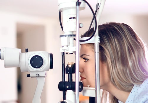Can a slit lamp damage the eye?